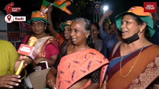 PM Modi took out a roadshow in Kochi today. This is his second visit to Kerala in a gap of two weeks. Cadres and public gathered in huge numbers to meet PM. #ReporterDiary (#KGShibimol) | India Today | Facebook