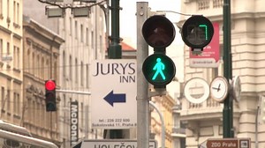 Vedle červené a zelené i odpočet. V Praze chodcům pomáhá nová signalizace - Novinky