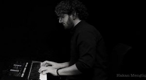 Gel gör beni aşk neyledi... 🎹🎶 (tamamı YouTube kanalımda.) #hakanmengüç #piyano #yunusemre | Hakan Mengüç