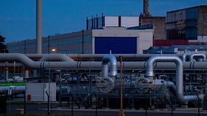 Business commentator Terry McCrann says it’s “unrealistic” to expect Western countries to put boots on the ground in Ukraine, but they could “turn off” the existing gas pipeline from Russia. Watch the full episode at www.skynews.com.au/flash | Sky News Australia