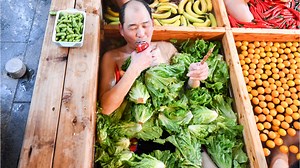 China hotel turns hot spring into human hot pot
