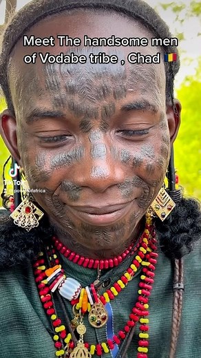 Meet The handsome men of Vodabe tribe , Chad 🇹🇩 To date, there are about 45,000 of them left and they strongly protect their lifestyle and follow the traditions of their ancestors. In the Tribe, there’s often a male beauty contest, Gerevol, where women of the tribe choose their husbands. (Check our previous post for the Gerewol contest) • • • • • #powerofafrica🇬🇦🇸🇳🇪🇬🇲🇬🇲🇱🇲🇱🇪🇷🇳🇬 #powerofafrica #afticantribe #gerewol #africa #chad #viral #explorepage #fyp | Power Of Africa