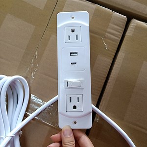 [Hot Item] Bayu Us/Canada Standard Affordable Fireproof Wall Socket White Us Tr Dual Power Outlets with USB Charing & Switch & Type-C
