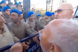 1.3K views · 56 reactions | Ülkenin menfaatine, Sanayi ve teknoloji üretimine maden bulunduğunda, ağaç sevici ve çevreci oluyorlar. Villa dikmeye gelince ağaç tanımıyorlar. Ülkenin denizlerine zıçınca ses yok tabi. Herkes yaptığının bedelini ödeyecek. | Saban Ünal | Facebook