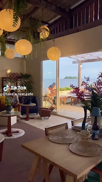 ร้าน Take A Rest Cafe ชายหาดแหลมสิงห์