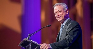 Gary Sinise Wins Congressional Medal of Honor Society Award for Work with Veterans