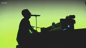 Clocks 💚 #ColdplayGlastonbury 🇬🇧 🎥 @BBC 🛒 Pre-Order MOON MUSiC Now: eustore.coldplay.com 🌙 Stream #FLIFIL Now: coldplay.lnk.to/FLIFIL 📲 Follow Us: linktr.ee/ColdplayPhilippines | Coldplay Philippines