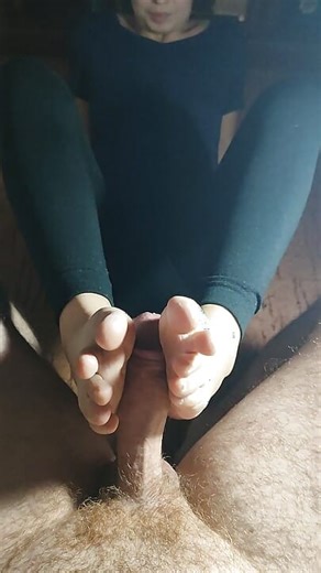 Korean Alena jerked off her dick with her legs.