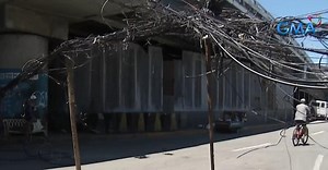 Barangay in Manila loses internet due to youths stealing cables from utility pole