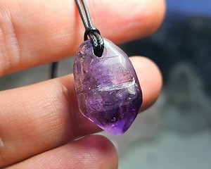 Schöner Namibischer Amethyst Kristall Anhänger mit Phantomen. Namibische Amethystkette - Etsy.de