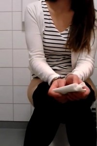 hot girl pees for a long time