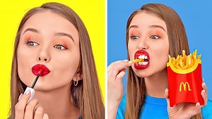 Po ciężkim i męczącym dniu dziewczyny chcą tylko jednego. Zdjąć te niewygodne i ograniczające staniki! Jedna z wielu rzeczy, które tylko dziewczyny zrozumieją. | 123 GO Polish