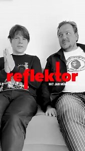 Freaks*, Ab sofort überall, wo es Podcasts gibt: Jan Müller im Gespräch mit Charly Hübner. Jan und Charly sprachen über die Kraft der Musik, über Metal und Mahler, Film, Fernsehen und Theater. Charly erzählte Jan, dass er kurz davor war, Musiker zu werden und dann alles ganz anders kam. Jan hatte großen Spass sich so tief und ausführlich mit Charly zu unterhalten. Viel Spaß beim Hören! Hier gehts zur Folge! https://reflektor-podcast.podigee.io/77-charly-hubner-teil-1-ein-gentlemen-und-ein-prolet