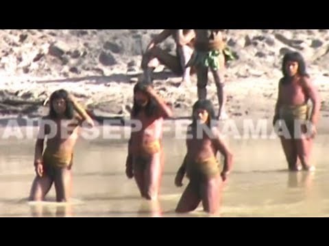 Lost Peruvian tribe make first contact