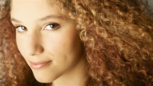 Soluții simple și naturale pentru păr creț