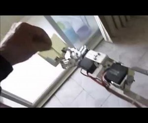 Robot Arm Throwing Paper Airplane (Arduino Servo Positioning)