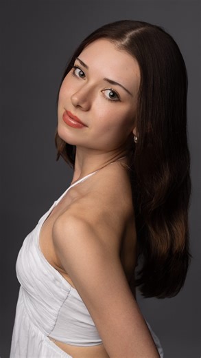 Kali Phillips – Apprentice A WARM WELCOME || Hailing from Chicago, Kali began her ballet training at the Joffrey Academy of Dance before earning a scholarship to The Rock School for Dance Education and later studying at the European School of Ballet in Amsterdam. She has had the chance to learn from renowned choreographers and is excited to join Alberta Ballet as an Apprentice for the 2025-2026 season. Kali looks forward to making her debut in Once Upon A Time - A Thousand Tales this September! 