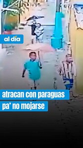 Sin importar la lluvia, tres criminales en la Ciudadela 20 de Julio aprovecharon la soledad en las calles apra cometer un hurto en contra de una mujer que caminaba con dirección a su vivienda cuando se tropezó con los ladrones. Uno de ellos apareció en escena utilizando un paraguas para protegerse de la inclemencia del clima. Es ese quien, sin soltar la sombrilla, jala con una de sus manos el celular a la víctima, quien cede ante la presión y acto seguido, ve huir a los criminales. 📌 Más notici