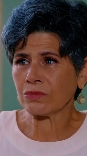 248K views · 12K reactions | El Capítulo 66 llega cargado de tensión… Después de la confesión, nada vuelve a ser igual. Las máscaras caen, las dudas crecen y el corazón empieza a pedir respuestas. En este episodio, una decisión inesperada obliga a los protagonistas a mirarse de frente… y aceptar que el pasado todavía respira entre ellos.  #LaNovelaCubana #RegresoAlCorazon #Capitulo66 #DramaCubano #SerieCubana #Amor #Romance #Pasión | Hola Farándula | Facebook