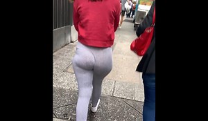 candid perfect bubble ass teen in grey tight leggigns