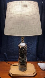 Lampe bouteille Bourbon George T Stagg sur mesure avec galets brillants. Abat-jour et base non inclus. - Etsy France
