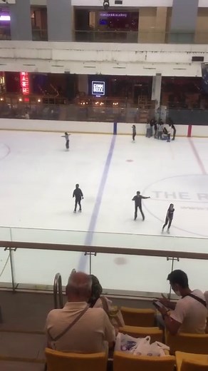 Ice Skating at The Rink JCube #ice #iceskating #iceskater #iceskate #therink #therinks #therinksg #jcube #jcubesg #jcube_mall #touristattraction #touristattractions | CWG