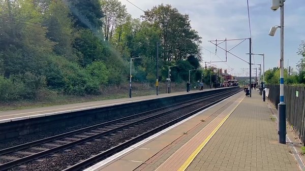 504K views · 6.8K reactions | Good morning  I’ve popped out to see 7029 ‘Clun Castle’ passing through Welwyn North - operated by Vintage Trains Keep an eye on the #Peterborough cameras where it should pass around 11.45  https://railcam.uk/rcdata/RCData2_detail.php?r=S&tid=541Z301F07 ^Rebecca | Railcam | Facebook