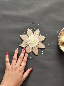 Sunflower diy wall decor using cardboard #sunflower #diy #crafts | Deep's CRAFT