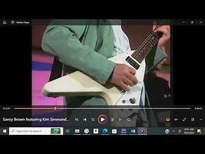 Kim Simmonds shows that his vintage Gibson Flying V not only shreds but can also play the Blues