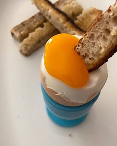 10K views · 570 reactions | Beautiful dippy egg 李懶 | Justine Schofield | Facebook