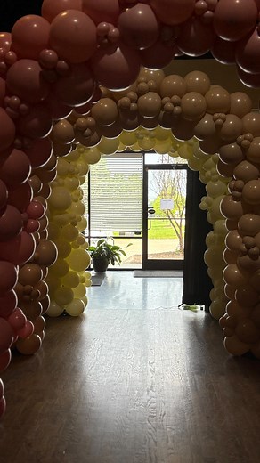 Rooted in love, blooming with joy 🌱🌸 ‘Baby in Bloom’ shower was designed with organic textures, pops of yellow, soft nudes, and romantic blush tones. The space was transformed into a dreamy lounge featuring layered florals, plush seating, a custom floor wrap, and our signature balloon tunnel — creating an immersive, blooming oasis. Every detail was crafted to celebrate life, love, and the beauty of growth. It’s always a pleasure to partner with @incredibleevents_615. Congratulations mom & dad 