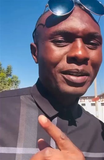 Asi tikaitana ma sorry sorry mudziwanano umu tinobveiko. Hazvina kunaka kuti vana vazotiimbira Hamuna Moyo. Iyo sorry kana ichipedza hubaba hwangu bva ini regai ndipere varume. Wangu Mebo ndava kumuti sorry pane zvose zvandinomutadzira. Sorry Mebo kwacho #HappyFathersDay🤣 | Obert Chari and The Hakireni Stars