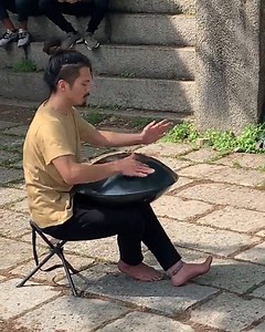 This busker in Japan is incredible 😍🎵 | UNILAD Adventure