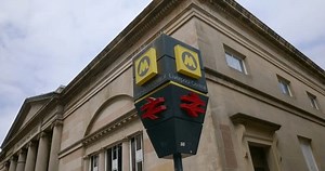 Panneau Merseyside Merseyrail montrant la gare : vidéo de stock (100 % libre de droit) 3856664367 | Shutterstock