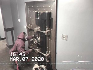 Bodybuilder caught on cctv robbing a bank lol 😂 | Blessing Awodibu