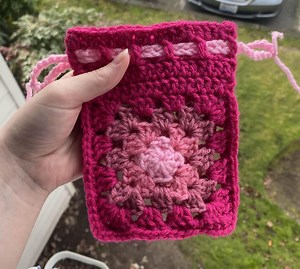Crocheted Pink Drawstring Pouch, Granny Square Gift Bag, Drawstring Bag, Trinket Bag, Dice Pouch, Makeup Pouch, Pink Lover, Stocking Stuffer - Etsy