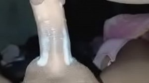 Spreading the beautiful girl's pussy, giving her a cock to suck until the cum filled her mouth, then still pushing the cock into her clitoris, fucking her pussy with loud moans, making her extremely aroused, she masturbated twice and cummed a lot.