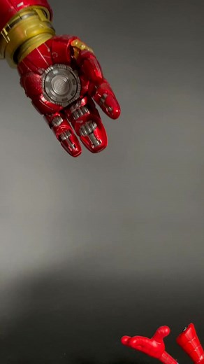 [Hot Toys] Wanna shake hands big guy？ ホットトイズ #shorts #spiderham #figure #figurecollector_242 #hulkbuster | Sky Glow Hub