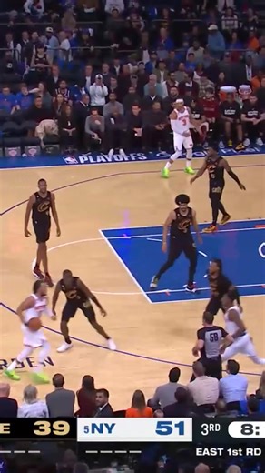 JULIUS RANDLE THROWS IT DOWN ON ABC 🤯 | NBA