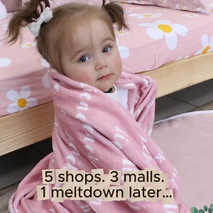 Tired of chasing toddler bedding trends like they’re the last toilet roll during lockdown? 😮‍💨 You finally find the Paw Patrol set they’ve been dreaming about all week… Only to hear: “Actually… I want unicorns now.” 🦄 Classic. At Cinnamon & Spice, we get it. Kids change their minds. A lot. So we made it easy for you to change with them — without the mall missions, drama, or carrying a 4-year-old like a sack of potatoes through Checkers. 🛏️ We’ve got all the favourite themes — dinosaurs, digg