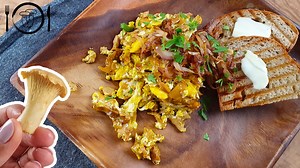 Lahodná houbová smaženice z lišek s křupavou cibulkou na vrchu | Houbička v kuchyni | Stream