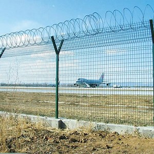 [Hot Item] a Reinforced V-Shaped Top Design Effectively Enhances Anti-Climbing Performance for Airport Perimeter Security Fence