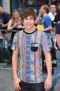 Austin Mahone Reveals His Ideal Girlfriend — Selena Gomez?