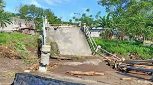 Jembatan Penghubung di Pulau Makian Ambruk Diterjang Banjir