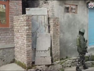 Mehboob Mufti did not respond to questions of media after participating in "Tayziyat Majlis" in Bijibehara | AB News