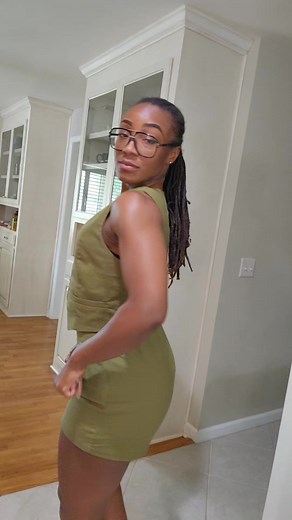 V-taper look for the win! 😍💃 #femalemuscle #womenwholift | Adrienne Berry Faison