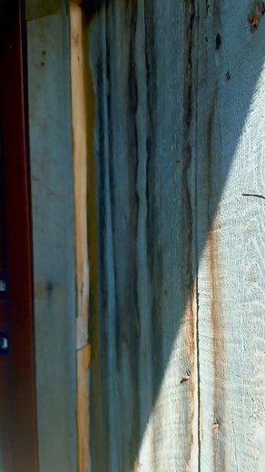 The Barn by Jasper Getaways in Hasty, Arkansas. 🌟2 Bedrooms • 2 Baths • Sleeps 1-7 🌟 Allows pets, Internet, Fireplace, & Mountains in view from the Hot Tub! ✨ Experience the history of the Ozarks and the Buffalo River in this one-of-a-kind and fully renovated 80-year-old barn. Cabin has stunning views, a fully equipped kitchen, fire-pit, high-speed internet, an 8-person hot tub, lots of local wildlife, a gas grill, and most importantly, complete privacy on this secluded 82-acre homestead! 🌟 B