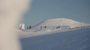 Världseliten i skicross avslutar säsongen på Idre Fjäll! Finalen går av stapeln den 21-23 mars, och vi är redo för ett spännande event och en riktigt folkfest.🎿🌟Varmt välkomna! Mer info hittar du här: https://bit.ly/4cgysj8 | Idre Fjäll