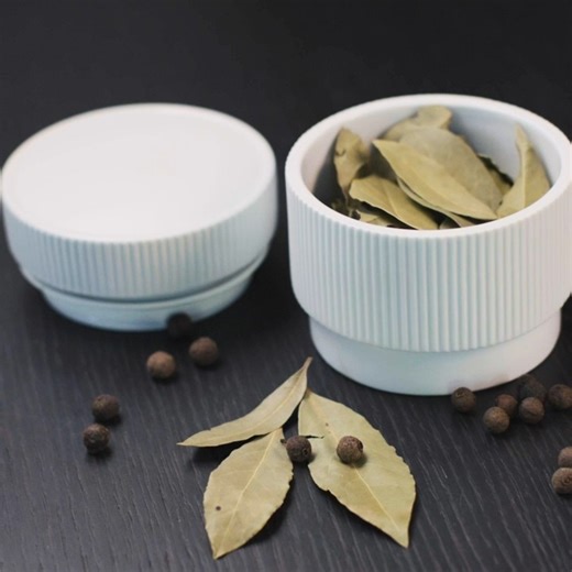 The timeless bulthaup storage jars made of white porcelain are a stylish solution for safely storing provisions in the kitchen. Project by @bulthaup | bulthaup