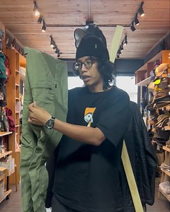 Fjällräven - Abisko Lite Trekking Trousers 🦊 Men กางเกงเดินป่าไทย สายเบา ลุยอากาศร้อนๆ สบายๆ สินค้าเข้ามาเพิ่มเติมแล้วน๊าาา 🧔🏻 คุณผู้ชาย 🥸 สี Green - Laurel Green 💚 / Dark Grey 🩶 🦊 ราคา 7,200 บาท (ไม่รวมค่าจัดส่ง) 🦊 #fjallraven #thepuffinhouse | The Puffin House สถานที่จำหน่ายอุปกรณ์เดินป่าแผนปัจจุบัน